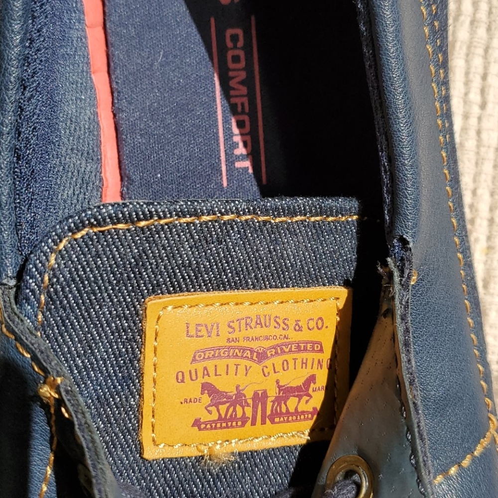 Levi's casual slip on loafer - Picture 2 of 8